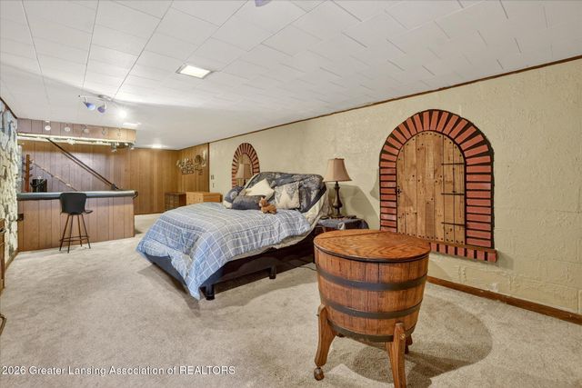 4029 N Pine Dell Drive, Lansing, MI 48911