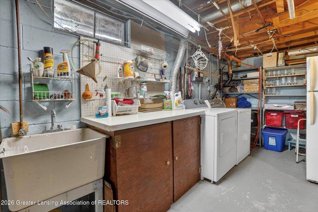 4029 N Pine Dell Drive, Lansing, MI 48911