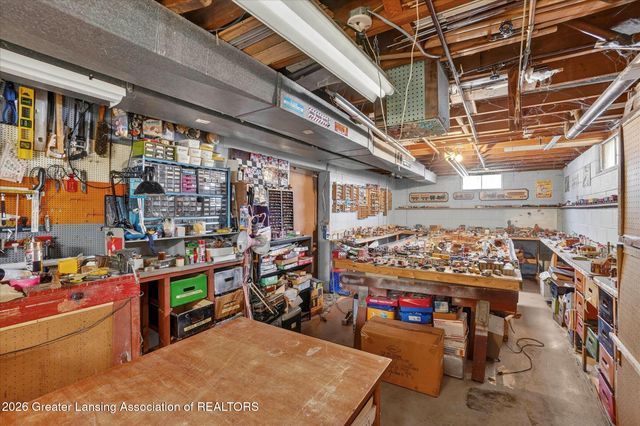 4029 N Pine Dell Drive, Lansing, MI 48911