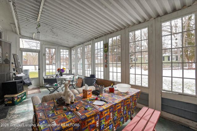 4029 N Pine Dell Drive, Lansing, MI 48911