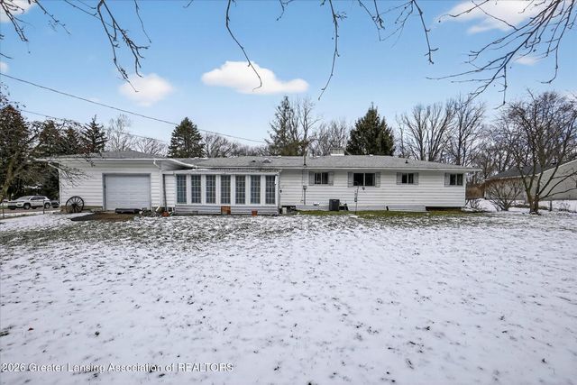 4029 N Pine Dell Drive, Lansing, MI 48911