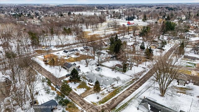 4029 N Pine Dell Drive, Lansing, MI 48911