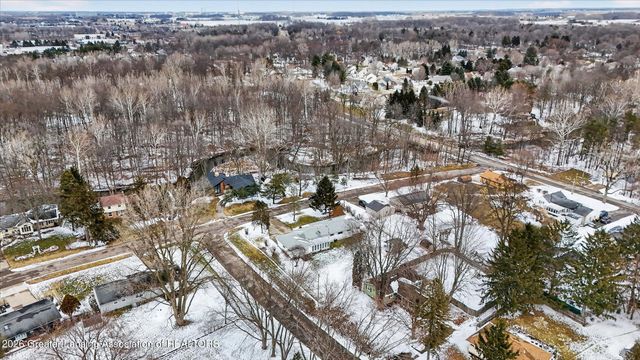 4029 N Pine Dell Drive, Lansing, MI 48911