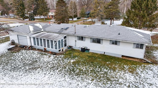 4029 N Pine Dell Drive, Lansing, MI 48911