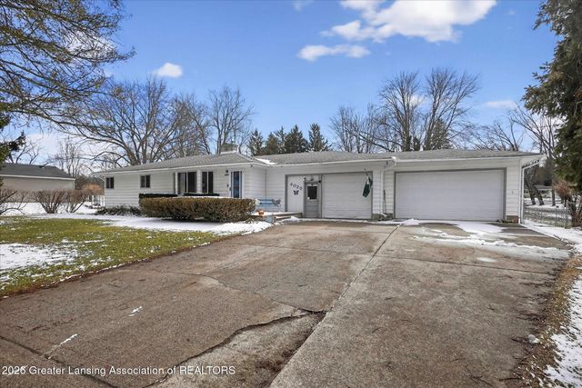 4029 N Pine Dell Drive, Lansing, MI 48911