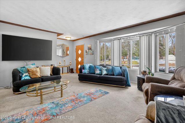 4029 N Pine Dell Drive, Lansing, MI 48911