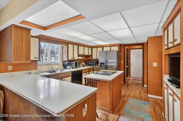 4029 N Pine Dell Drive, Lansing, MI 48911