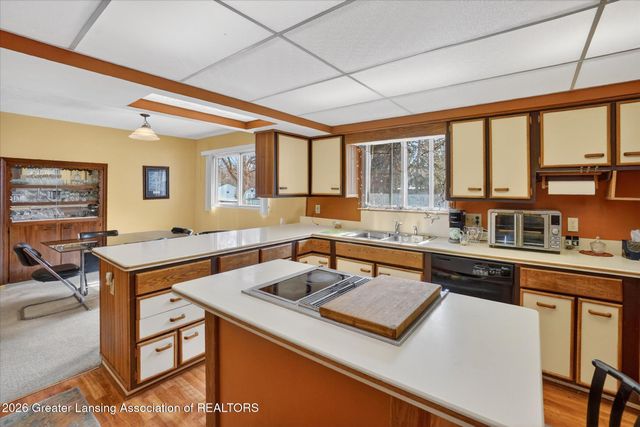 4029 N Pine Dell Drive, Lansing, MI 48911