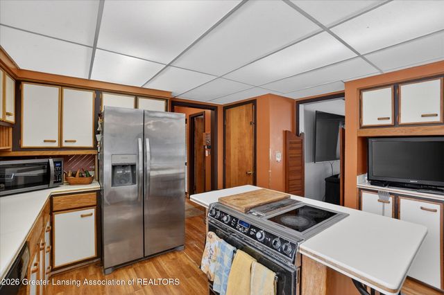 4029 N Pine Dell Drive, Lansing, MI 48911