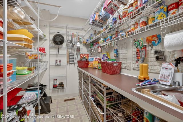 4029 N Pine Dell Drive, Lansing, MI 48911