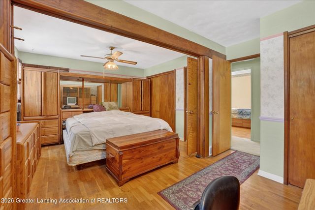 4029 N Pine Dell Drive, Lansing, MI 48911