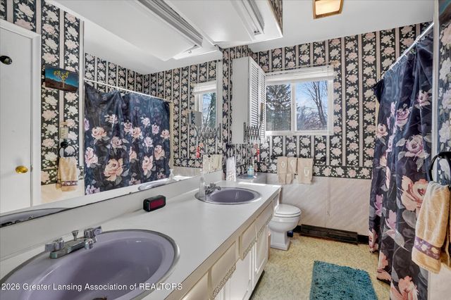 4029 N Pine Dell Drive, Lansing, MI 48911