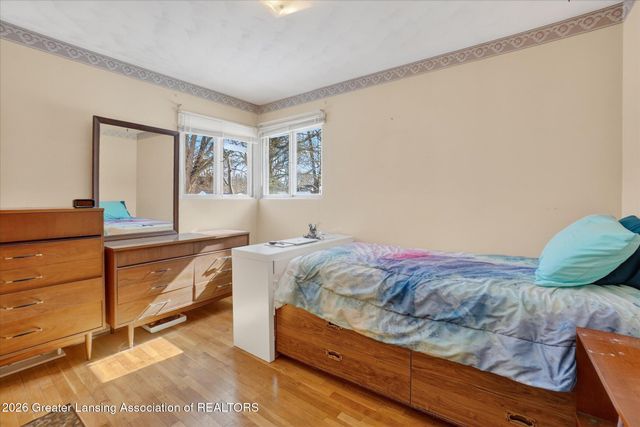 4029 N Pine Dell Drive, Lansing, MI 48911