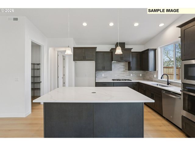 10279 Se VRADENBURG Rd 356, Happy Valley, OR 97086