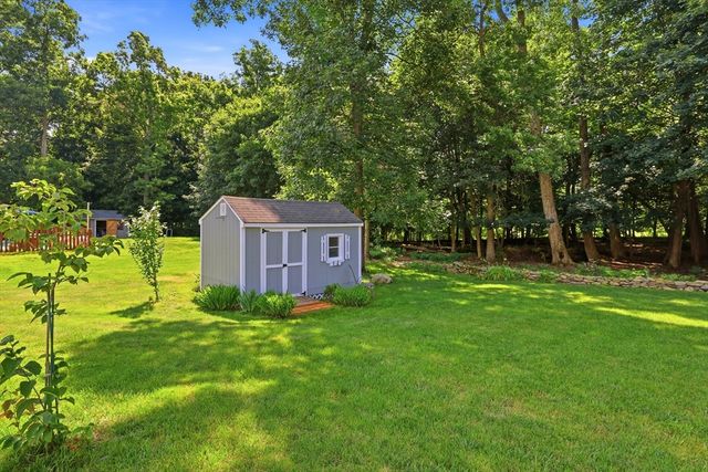 20 Hickory Lane, Hampden, MA 01036