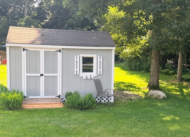 20 Hickory Lane, Hampden, MA 01036