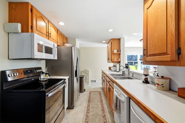 20 Hickory Lane, Hampden, MA 01036