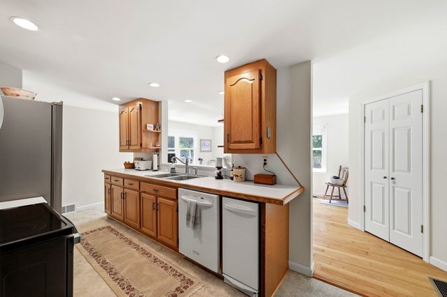 20 Hickory Lane, Hampden, MA 01036