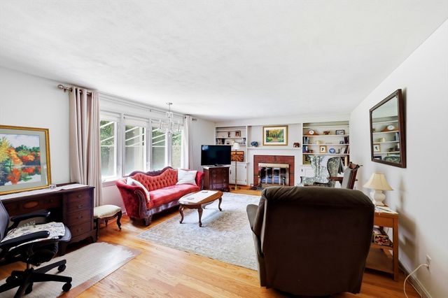 20 Hickory Lane, Hampden, MA 01036