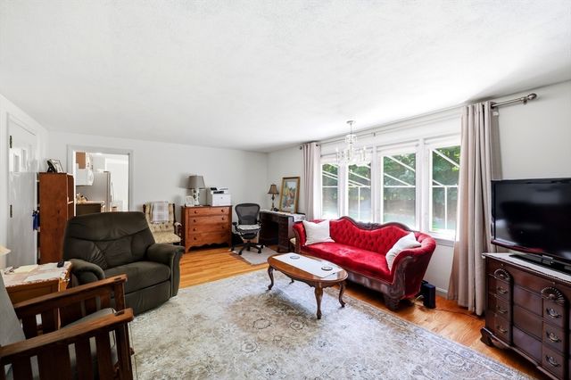20 Hickory Lane, Hampden, MA 01036