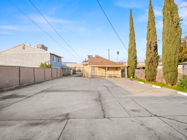 2624 E Olive, Fresno, CA 93701