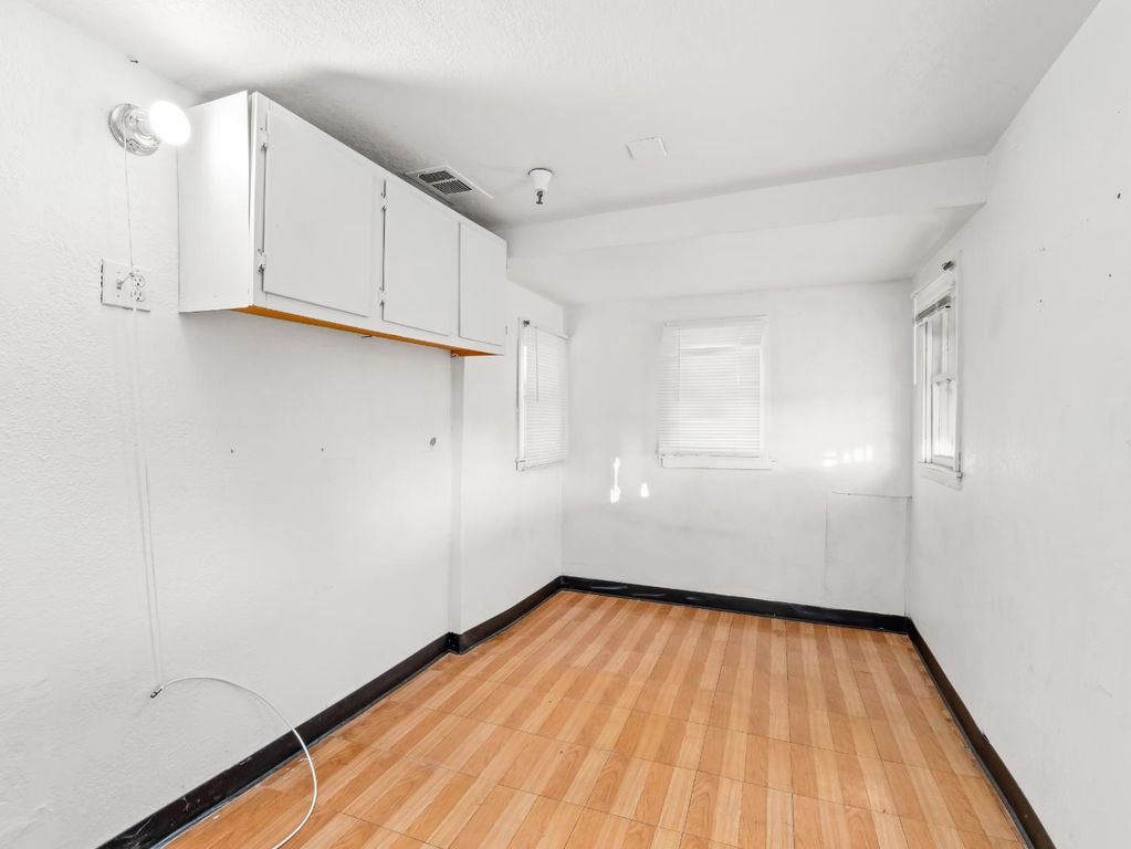 Image 17 of property listing at 2624 E Olive, Fresno, CA 93701