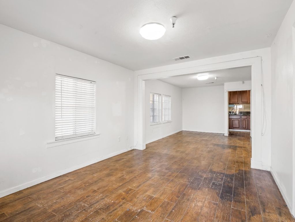 Image 6 of property listing at 2624 E Olive, Fresno, CA 93701