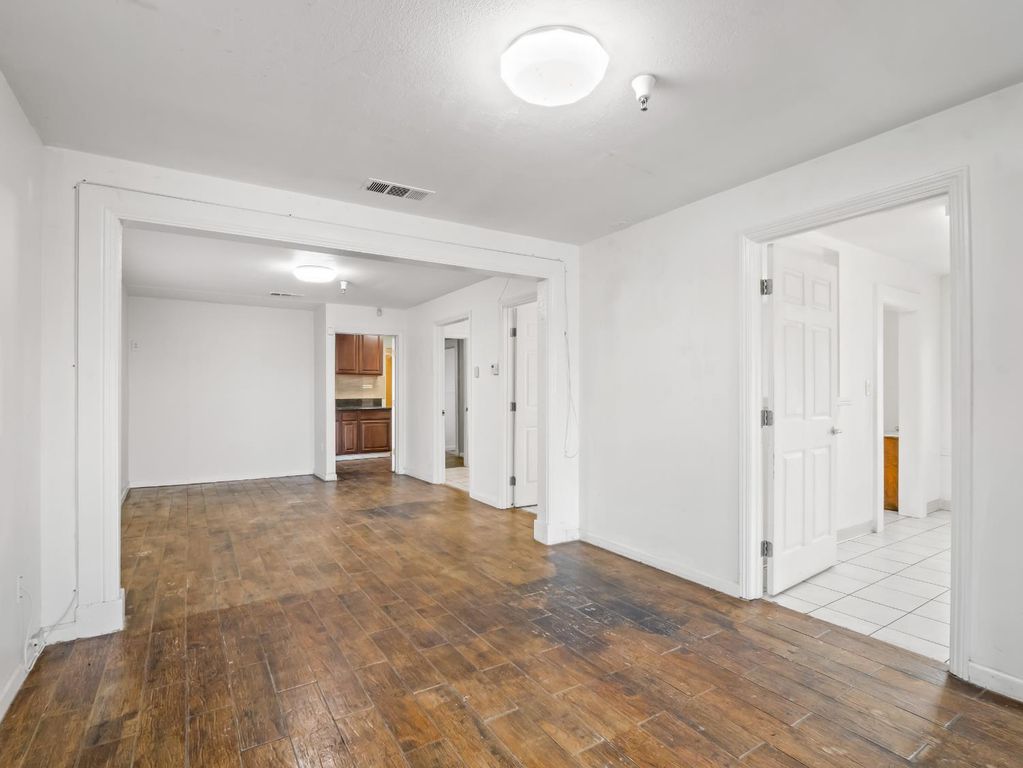 Image 7 of property listing at 2624 E Olive, Fresno, CA 93701