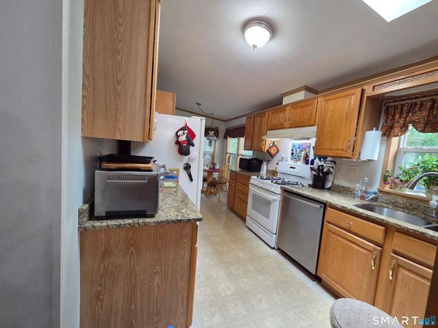 40 Evergreen Park, Clinton, CT 06413