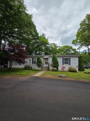 40 Evergreen Park, Clinton, CT 06413