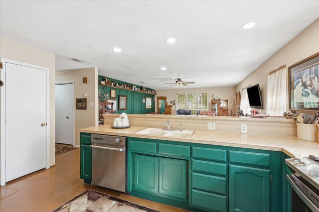 1025 Dominique Drive, Weatherford, TX 76087