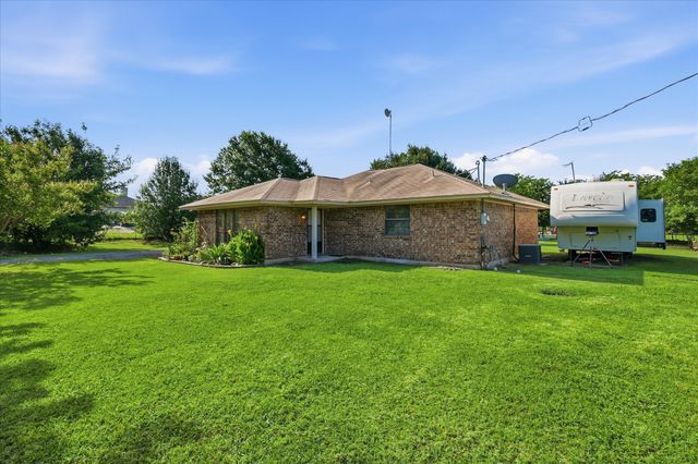 1025 Dominique Drive, Weatherford, TX 76087