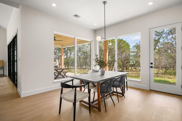 153 Bryce LN, Dripping Springs, TX 78620