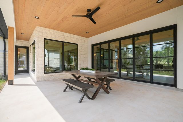 153 Bryce LN, Dripping Springs, TX 78620