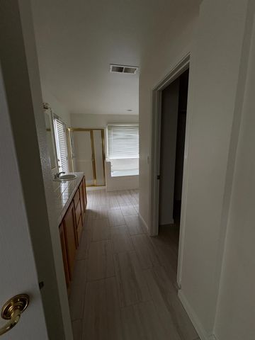 3437 Greenfield Avenue, Clovis, CA 93611