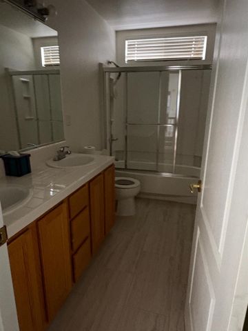 3437 Greenfield Avenue, Clovis, CA 93611