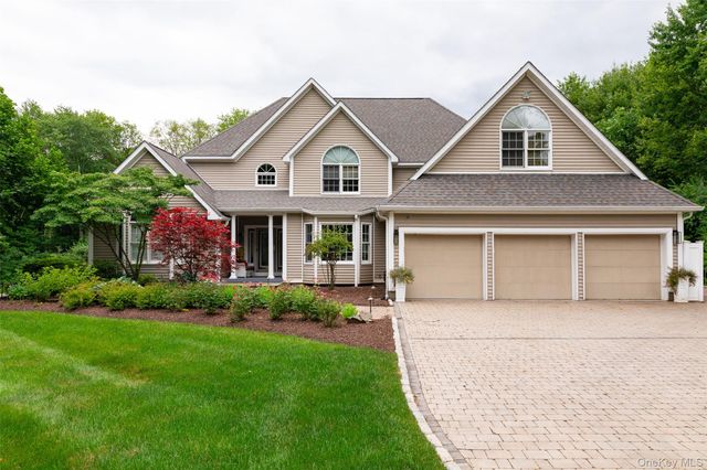 8 Glen Brook Court, Wappingers Falls, NY 12590