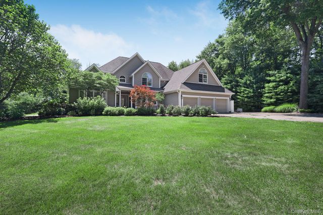 8 Glen Brook Court, Wappingers Falls, NY 12590