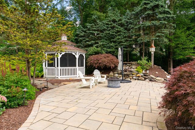 8 Glen Brook Court, Wappingers Falls, NY 12590