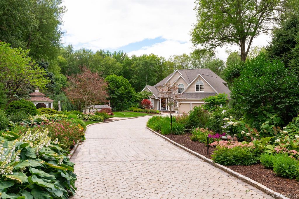 8 Glen Brook Court, Wappingers Falls, NY 12590
