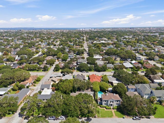 4814 Denver Drive, Galveston, TX 77551