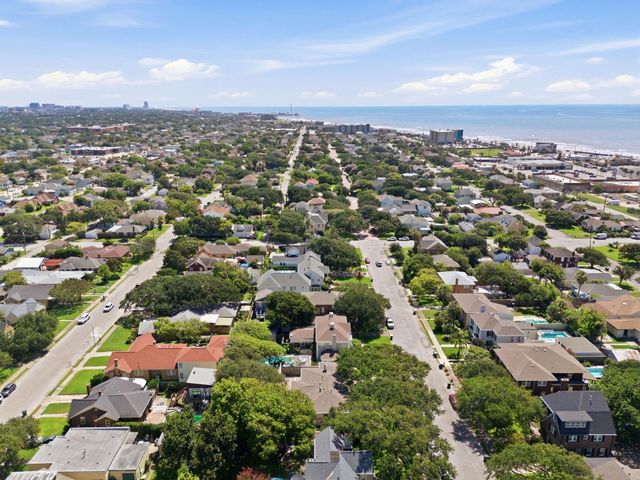 4814 Denver Drive, Galveston, TX 77551