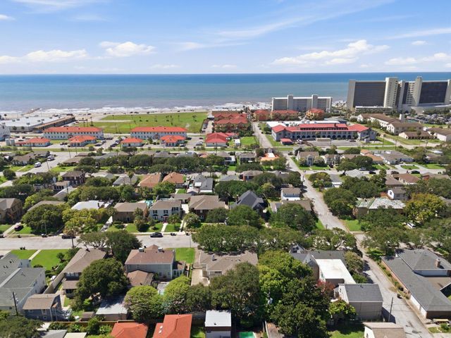 4814 Denver Drive, Galveston, TX 77551