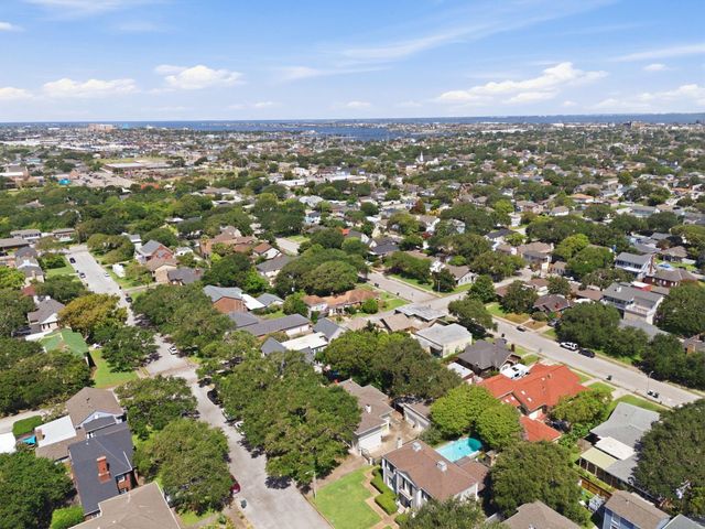4814 Denver Drive, Galveston, TX 77551