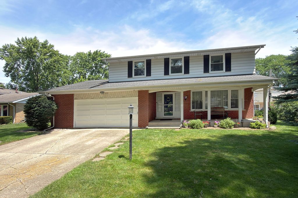 2022 E Woodview Drive, Mount Prospect, IL 60056 — exterior