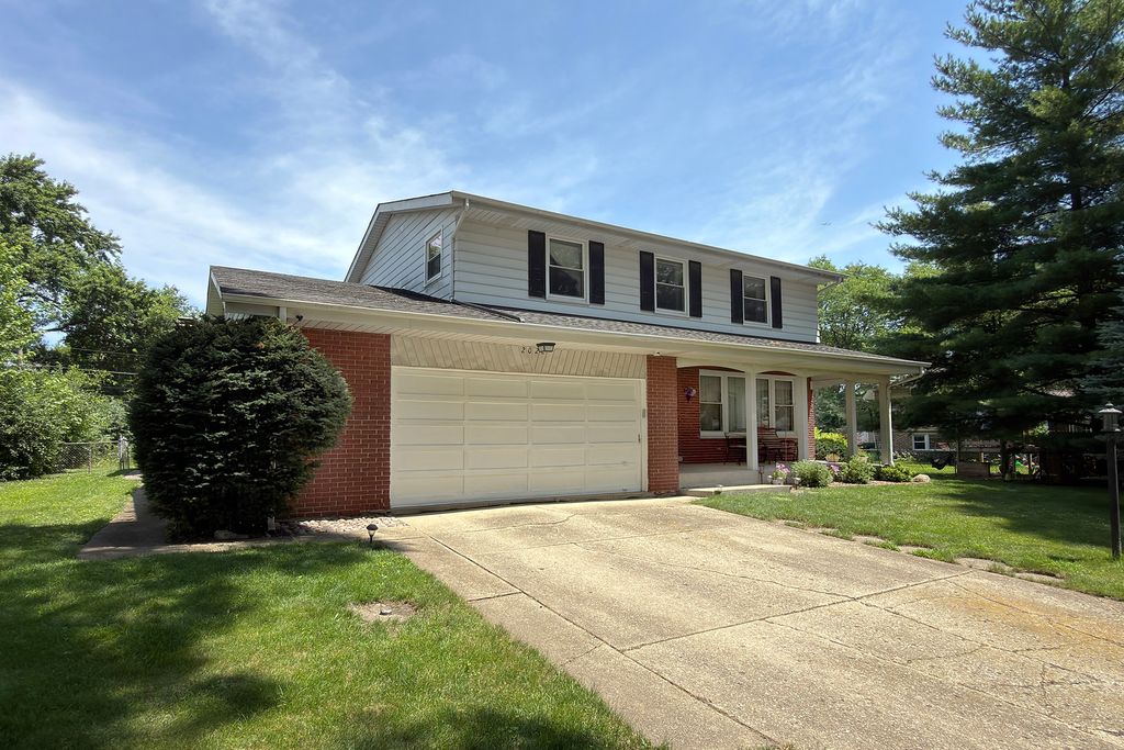 2022 E Woodview Drive, Mount Prospect, IL 60056 — photo 2