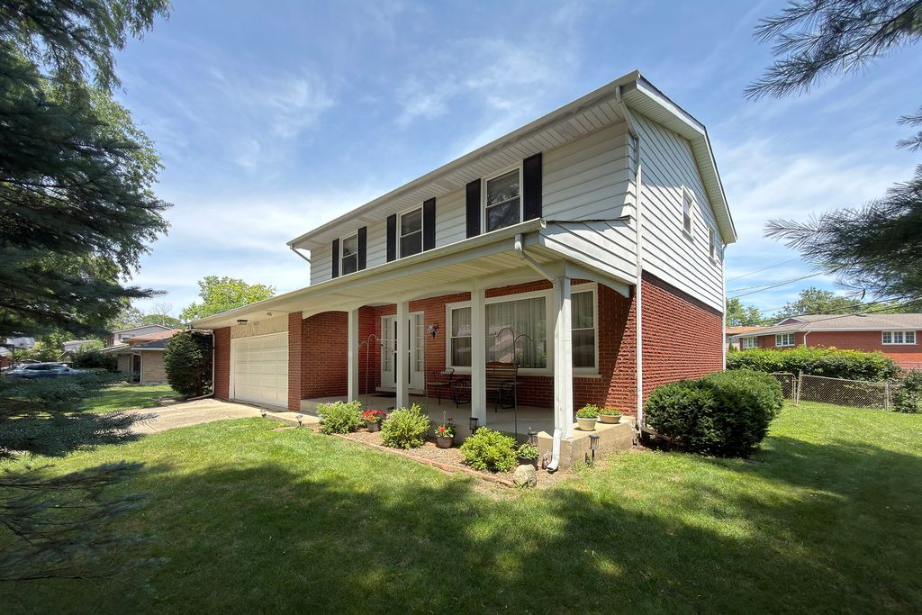 2022 E Woodview Drive, Mount Prospect, IL 60056 — photo 3