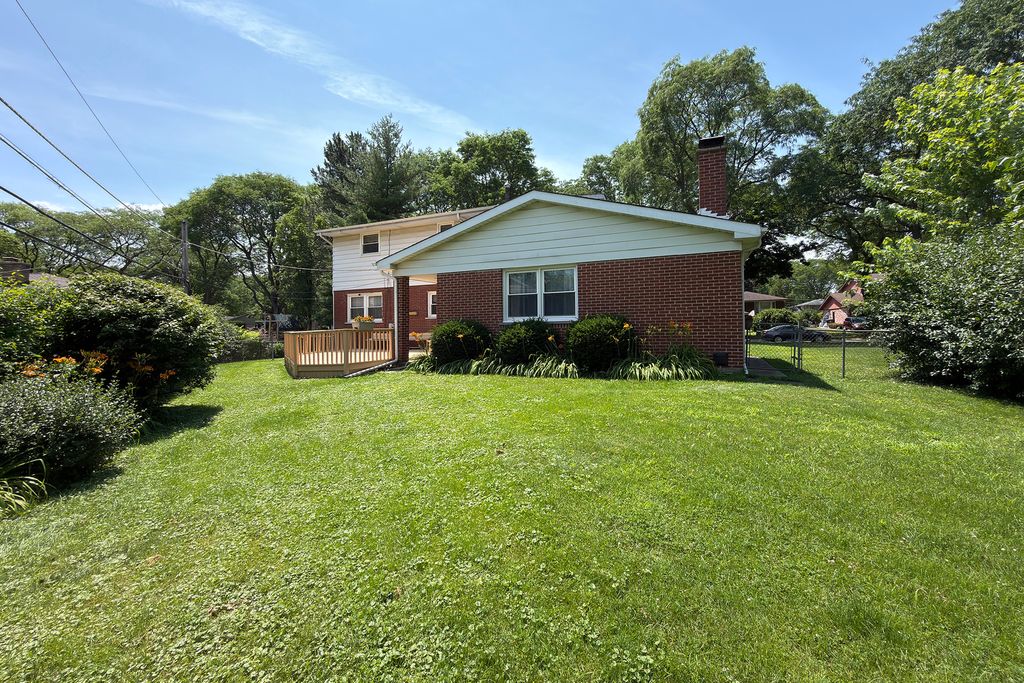 2022 E Woodview Drive, Mount Prospect, IL 60056 — photo 5