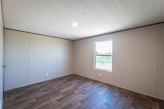 106 Spanish Oak RD, Dale, TX 78616