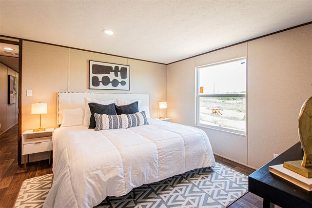106 Spanish Oak RD, Dale, TX 78616